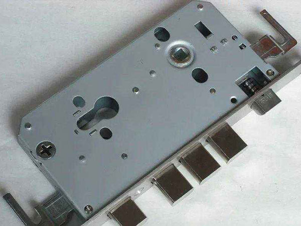 新乐24小时上门开锁公司